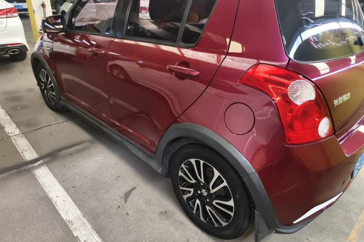 Used Suzuki Swift 2015 1.5L Automatic Limited Edition Exterior 5