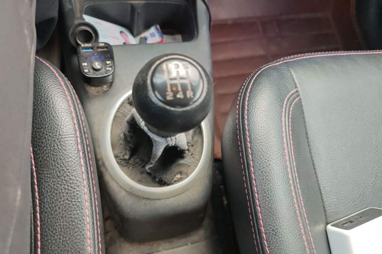 Used Suzuki Swift 2015 1.5L Manual Limited Edition Gear Lever