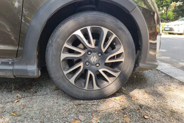 Used Suzuki Swift 2015 1.5L Automatic Limited Edition Right Front Wheel Hub
