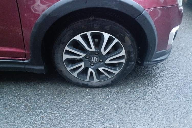 Used Suzuki Swift 2015 1.5L Manual Limited Edition Right Front Wheel Hub