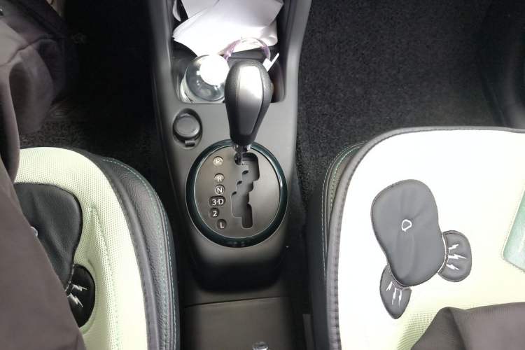 Used Suzuki Swift 2015 1.5L Automatic Limited Edition Gear Lever