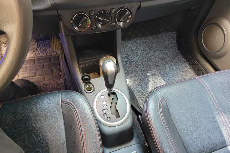 Used Suzuki Swift 2015 1.5L Automatic Limited Edition Gear Lever