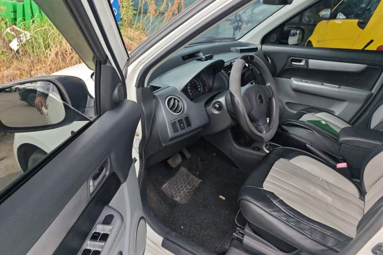 Used Suzuki Swift 2015 1.5L Automatic Limited Edition Driver Seat