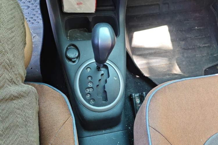 Used Suzuki Swift 2015 1.5L Automatic Limited Edition Gear Lever