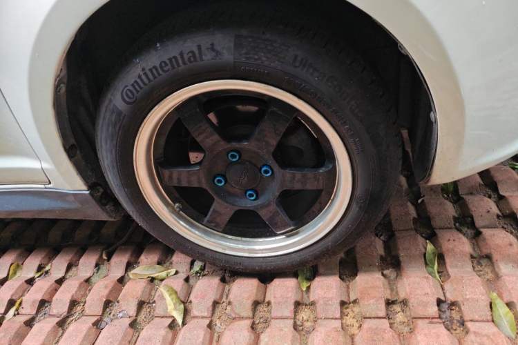 Used Suzuki Swift 2015 1.5L Automatic Limited Edition Right Front Wheel Hub