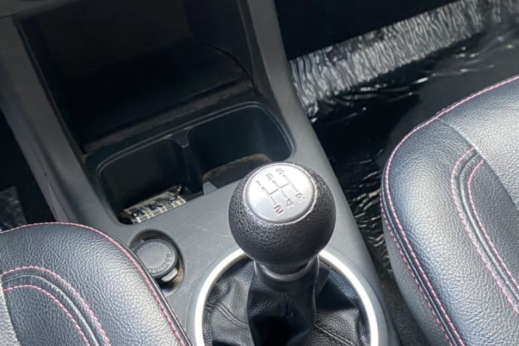 Used Suzuki Swift 2015 1.5L Manual Limited Edition Gear Lever