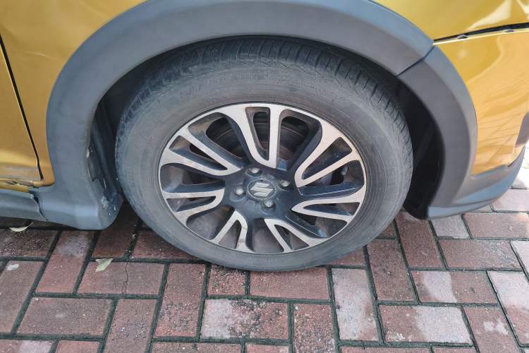Used Suzuki Swift 2015 1.5L Automatic Limited Edition Right Front Wheel Hub