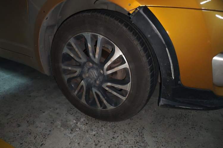 Used Suzuki Swift 2015 1.5L Automatic Limited Edition Right Front Wheel Hub