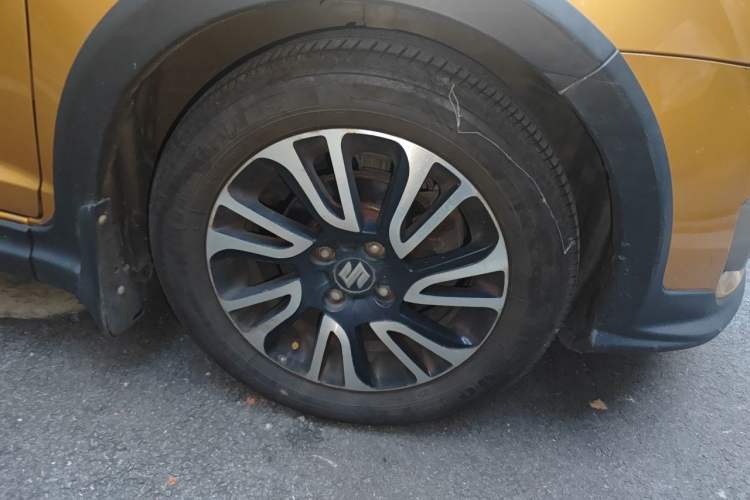 Used Suzuki Swift 2015 1.5L Manual Limited Edition Right Front Wheel Hub