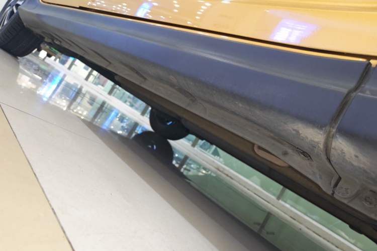 Used Suzuki Swift 2015 1.5L Manual Limited Edition Right Side Sill