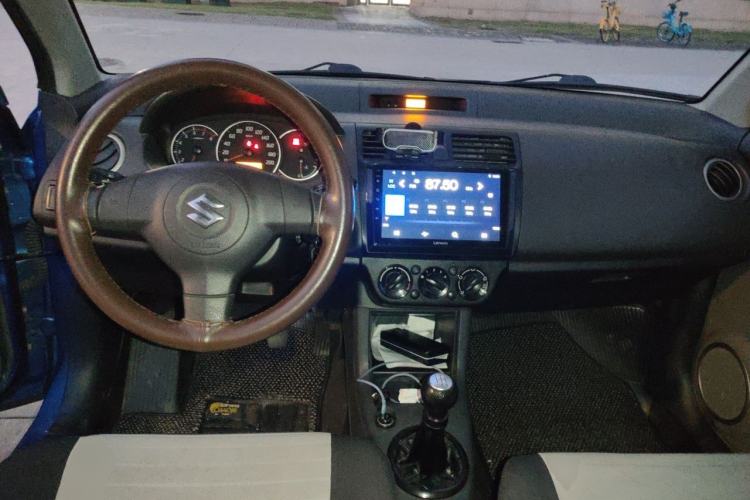 Used Suzuki Swift 2016 1.5L Manual Fashion Model Center Console