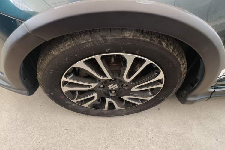 Used Suzuki Swift 2016 1.5L Automatic Fashionable Coolplay Edition Exterior 4