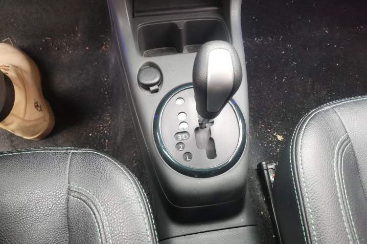 Used Suzuki Swift 2016 1.5L Automatic Fashionable Coolplay Edition Gear Lever