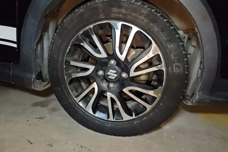 Used Suzuki Swift 2016 1.5L Automatic Fashionable Coolplay Edition Right Front Wheel Hub