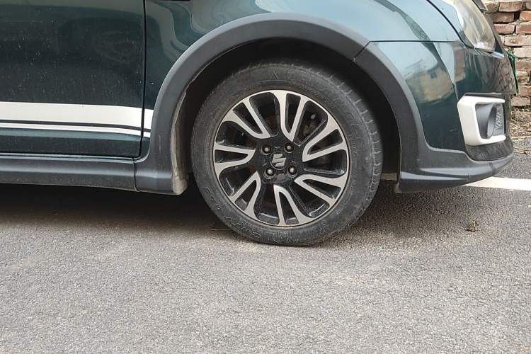 Used Suzuki Swift 2016 1.5L Automatic Fashionable Coolplay Edition Right Front Wheel Hub