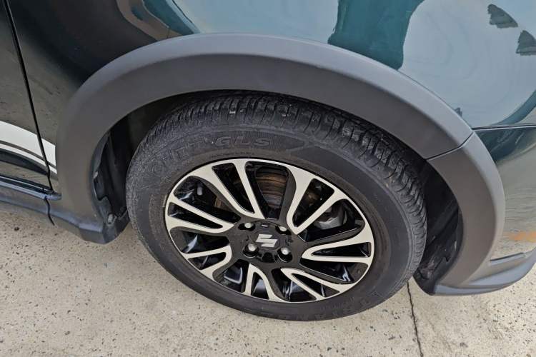 Used Suzuki Swift 2016 1.5L Automatic Fashionable Coolplay Edition Right Front Wheel Hub
