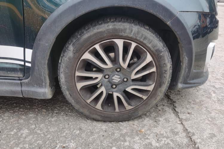 Used Suzuki Swift 2016 1.5L Automatic Fashionable Coolplay Edition Right Front Wheel Hub