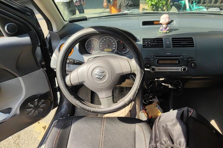 Used Suzuki Swift 2016 1.5L Manual Fashion Edition Cool Play Version Steering Wheel