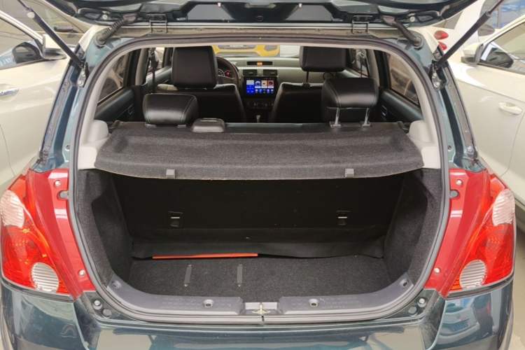 Used Suzuki Swift 2016 1.5L Automatic Fashionable Coolplay Edition Trunk
