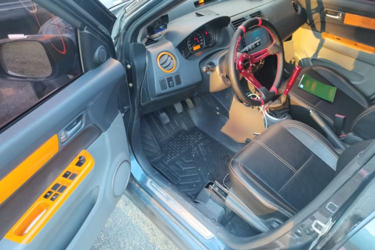 Used Suzuki Swift 2016 1.5L Manual Fashion Edition Cool Play Version Driver Seat