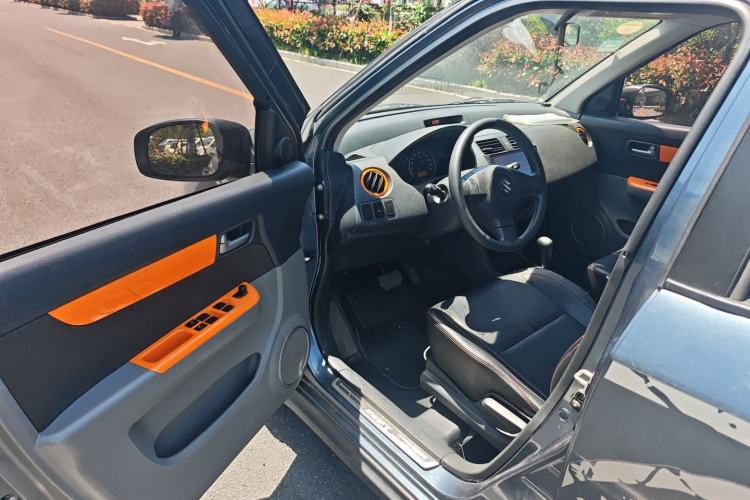 Used Suzuki Swift 2016 1.5L Automatic Fashionable Coolplay Edition Driver Seat