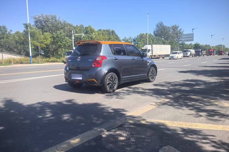 Used Suzuki Swift 2016 1.5L Automatic Fashionable Coolplay Edition Exterior 5