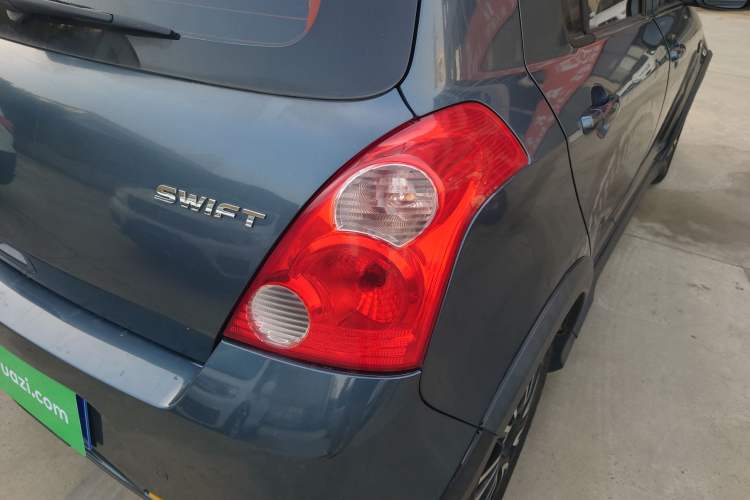 Used Suzuki Swift 2016 1.5L Automatic Fashionable Coolplay Edition Exterior 6