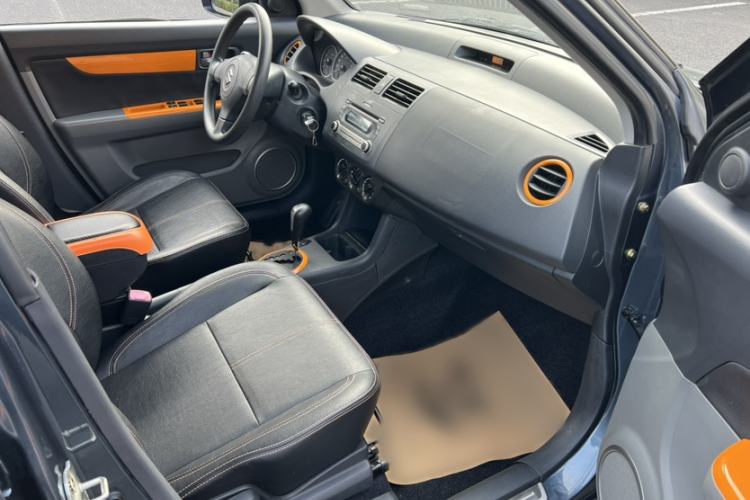 Used Suzuki Swift 2016 1.5L Automatic Fashionable Coolplay Edition Interior 2