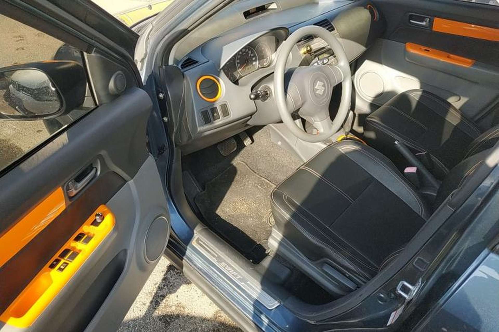 Used Suzuki Swift 2016 1.5L Automatic Fashionable Coolplay Edition Interior 3
