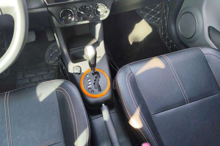 Used Suzuki Swift 2016 1.5L Automatic Fashionable Coolplay Edition Interior 5