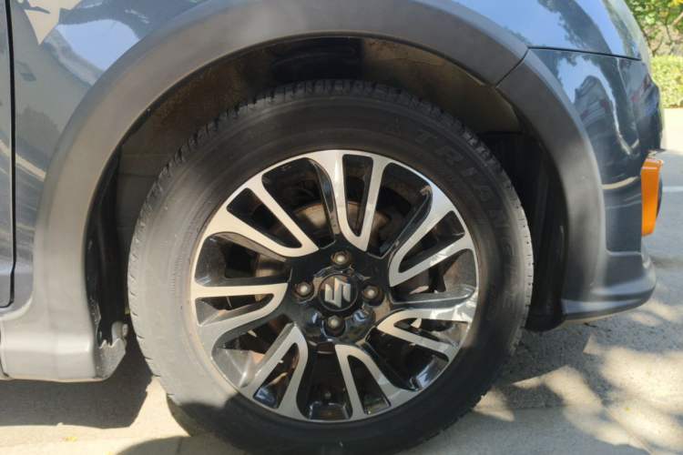 Used Suzuki Swift 2016 1.5L Automatic Fashionable Coolplay Edition Right Front Wheel Hub
