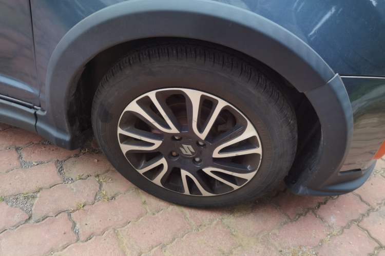 Used Suzuki Swift 2016 1.5L Automatic Fashionable Coolplay Edition Right Front Wheel Hub