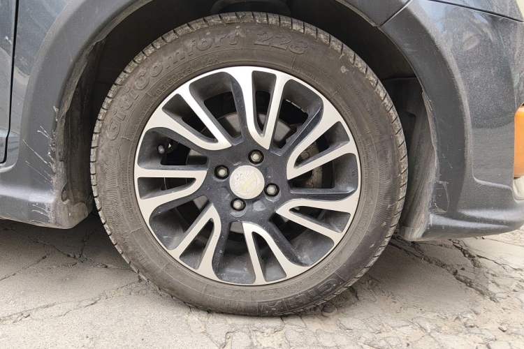 Used Suzuki Swift 2016 1.5L Automatic Fashionable Coolplay Edition Right Front Wheel Hub