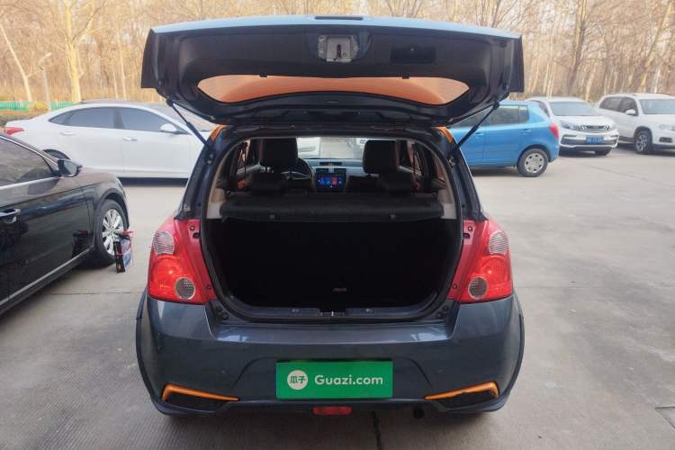 Used Suzuki Swift 2016 1.5L Automatic Fashionable Coolplay Edition Trunk