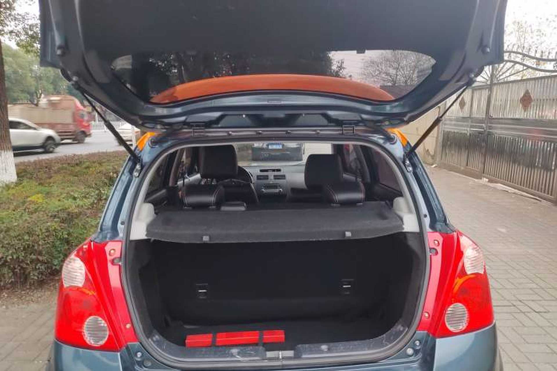 Used Suzuki Swift 2016 1.5L Manual Fashion Edition Cool Play Version Trunk