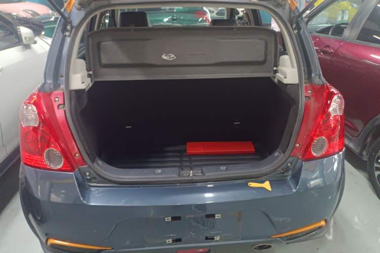Used Suzuki Swift 2016 1.5L Manual Fashion Edition Cool Play Version Trunk