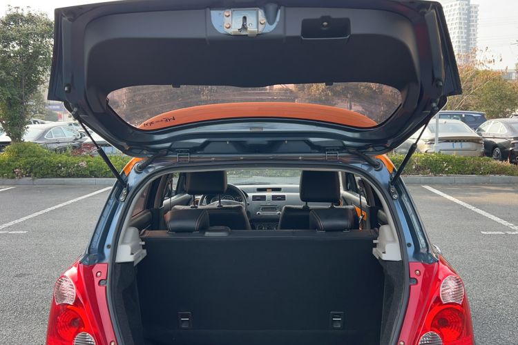 Used Suzuki Swift 2016 1.5L Automatic Fashionable Coolplay Edition Trunk