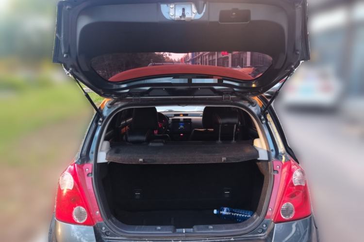 Used Suzuki Swift 2016 1.5L Manual Fashion Edition Cool Play Version Trunk