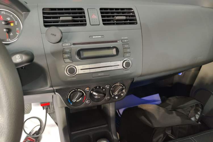 Used Suzuki Swift 2016 1.5L Automatic Fashionable Coolplay Edition Audio And AC Panel