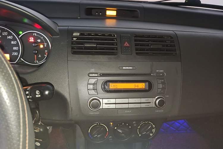 Used Suzuki Swift 2016 1.5L Automatic Fashionable Coolplay Edition Audio And AC Panel