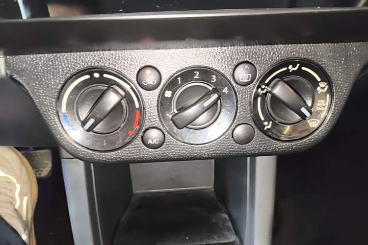 Used Suzuki Swift 2016 1.5L Automatic Fashionable Coolplay Edition Audio And AC Panel