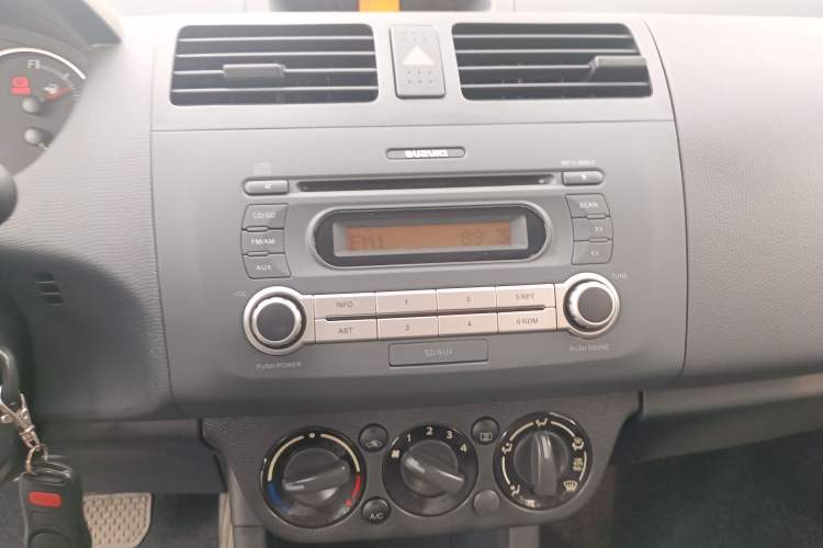 Used Suzuki Swift 2016 1.5L Automatic Fashionable Coolplay Edition Audio And AC Panel