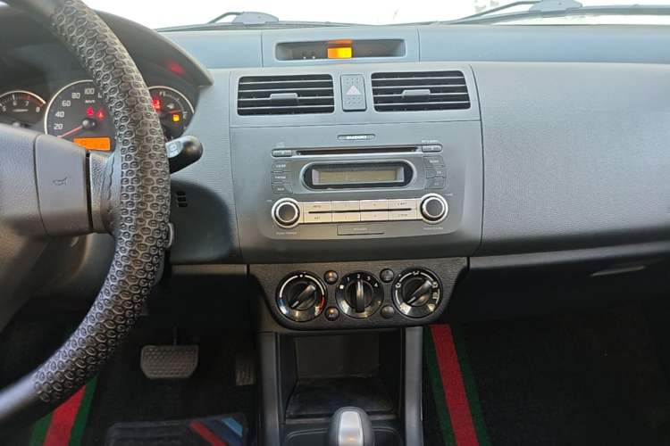 Used Suzuki Swift 2016 1.5L Automatic Fashionable Coolplay Edition Audio And AC Panel