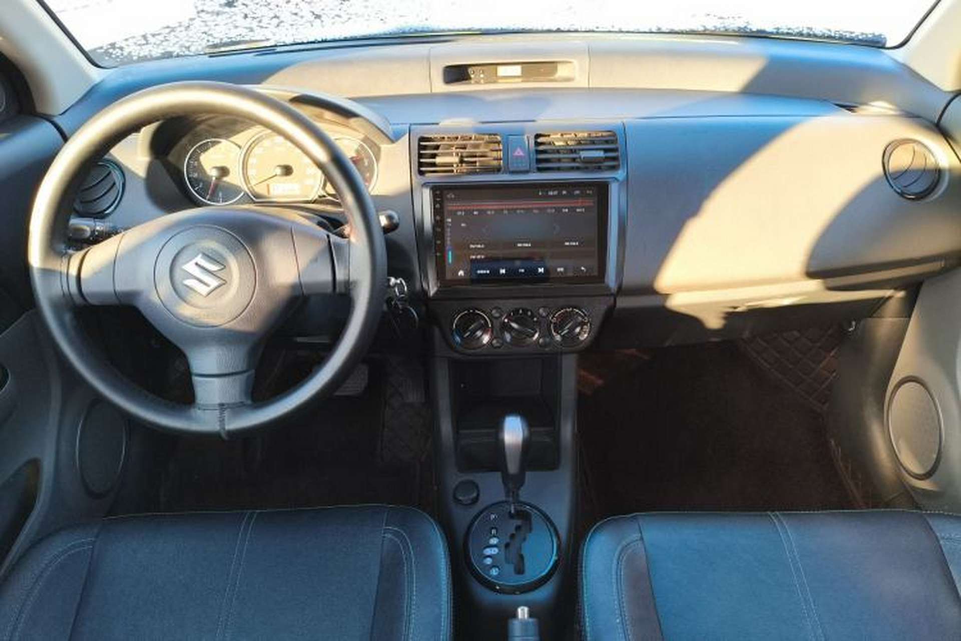 Used Suzuki Swift 2016 1.5L Automatic Fashionable Coolplay Edition Center Console