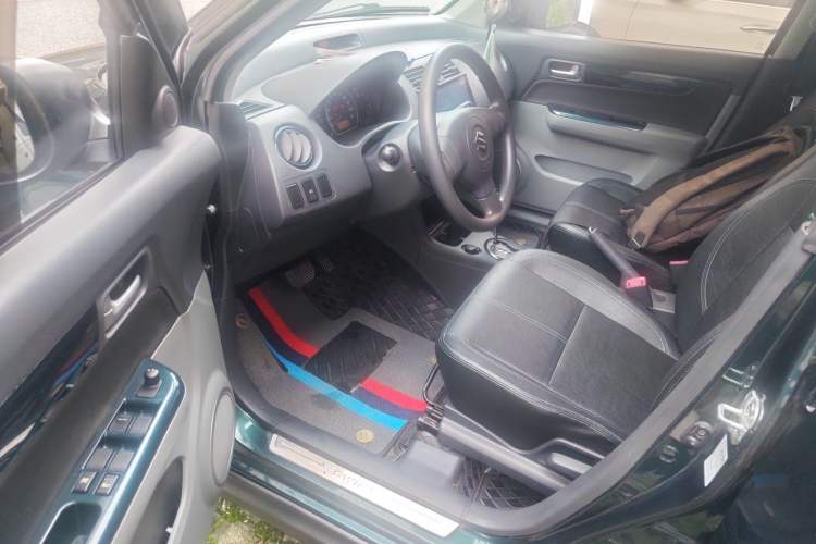 Used Suzuki Swift 2016 1.5L Automatic Fashionable Coolplay Edition Driver Seat