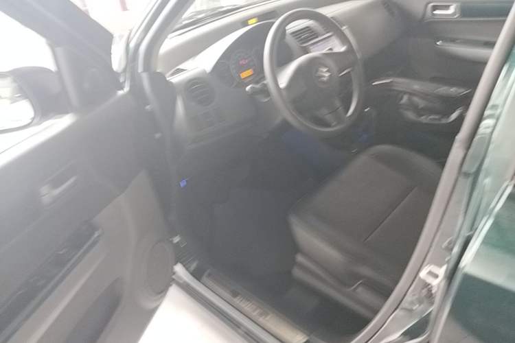 Used Suzuki Swift 2016 1.5L Automatic Fashionable Coolplay Edition Driver Seat
