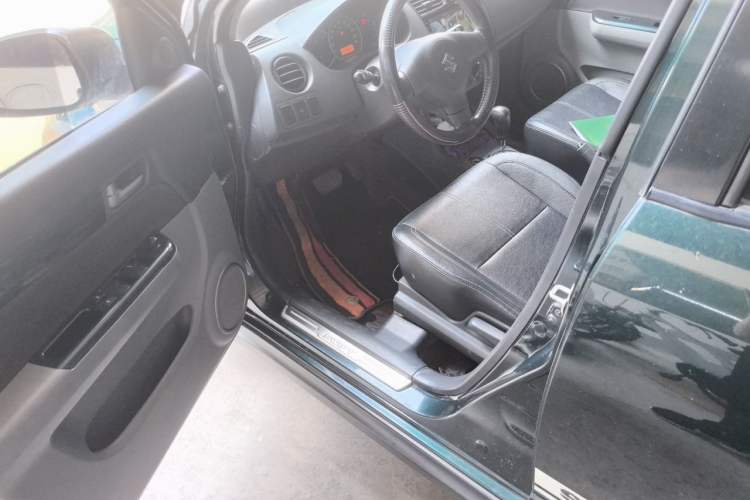 Used Suzuki Swift 2016 1.5L Automatic Fashionable Coolplay Edition Driver Seat