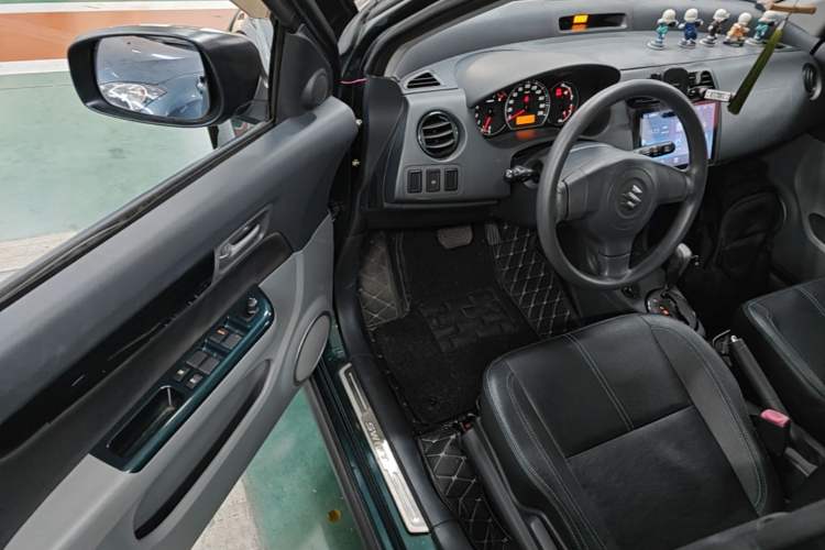 Used Suzuki Swift 2016 1.5L Automatic Fashionable Coolplay Edition Driver Seat