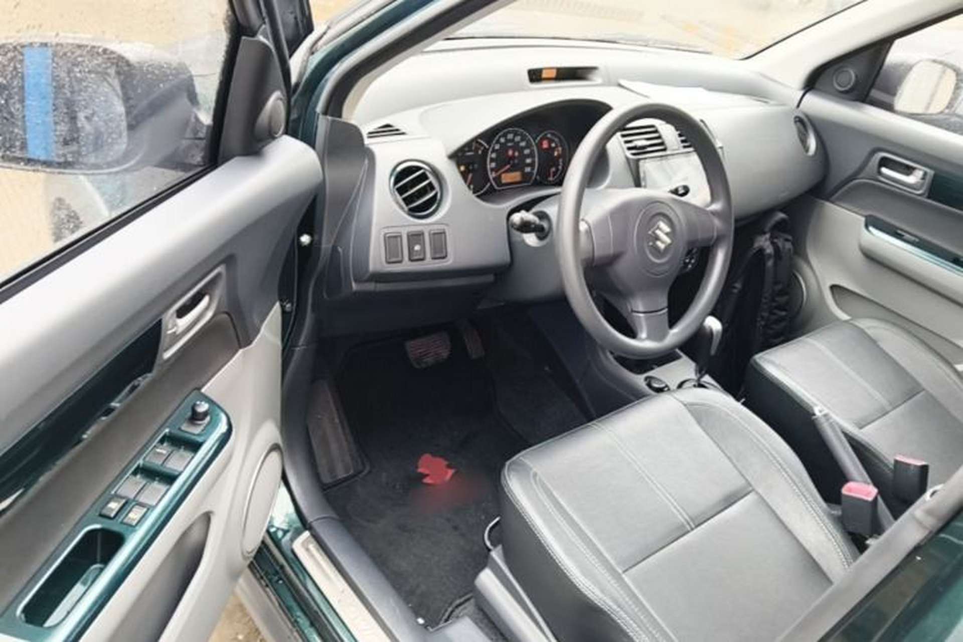 Used Suzuki Swift 2016 1.5L Automatic Fashionable Coolplay Edition Driver Seat