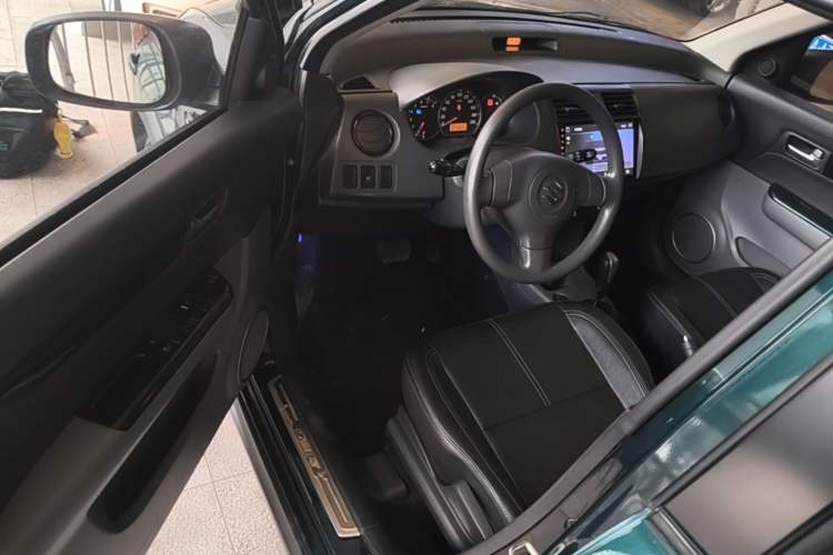 Used Suzuki Swift 2016 1.5L Automatic Fashionable Coolplay Edition Driver Seat